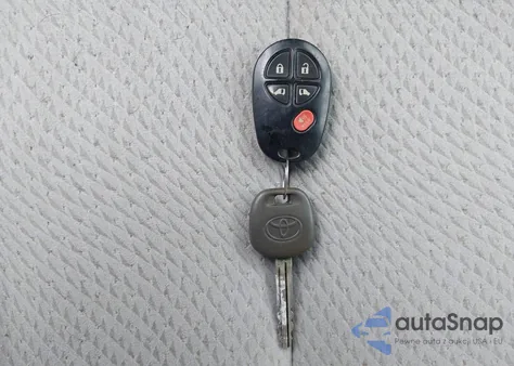 2011 Toyota Sienna Le V6 from USA, damaged, VIN 5TDKK3DC5BS024738